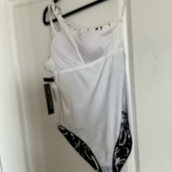 La Blanca Black and White One Piece Swimsuit - Picture 8 of 11